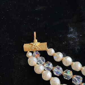 VINTAGE Necklace and Earrings with pearls, crystals and gold tones